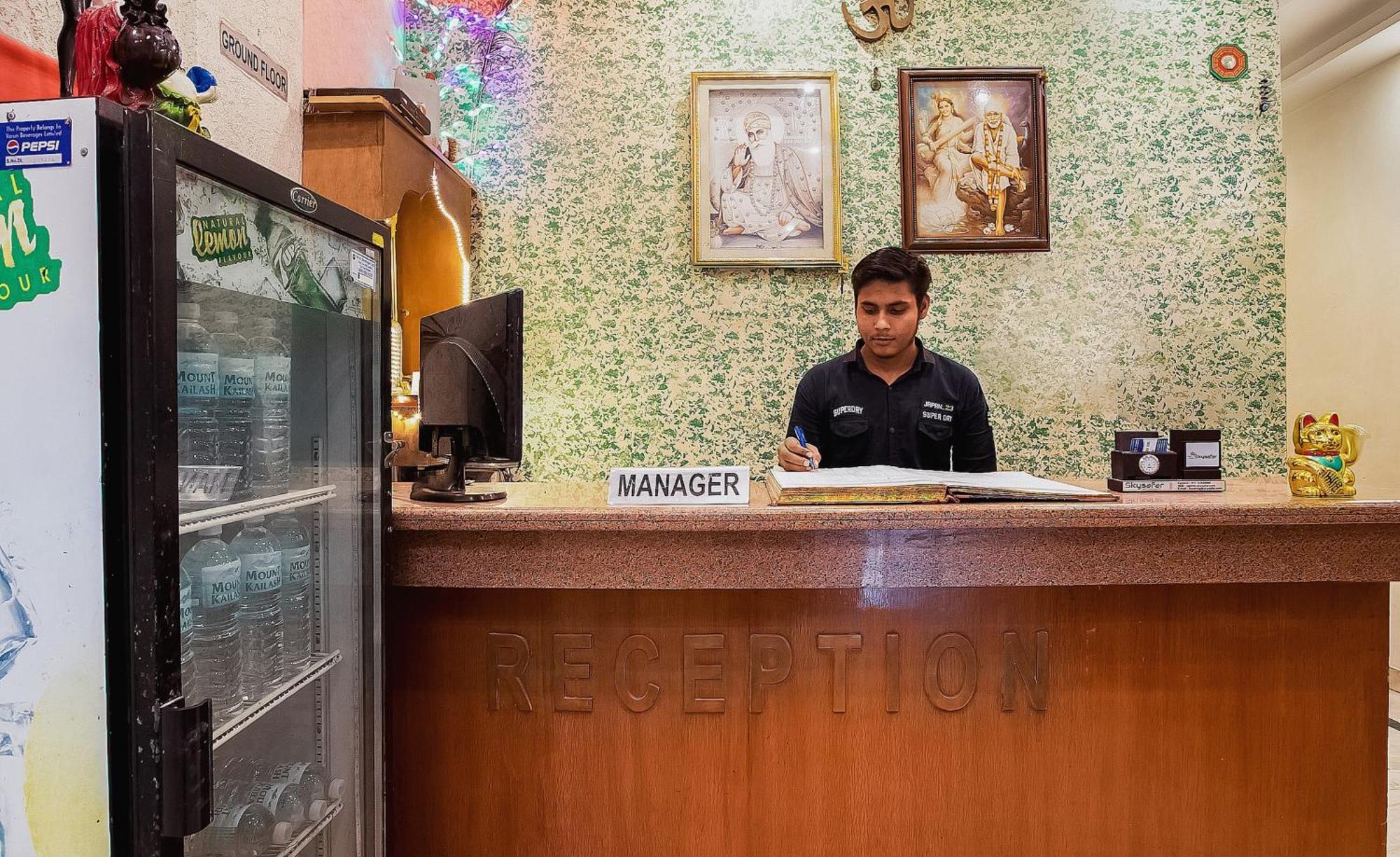 Hotel O City Inn Dx Új-Delhi Kültér fotó